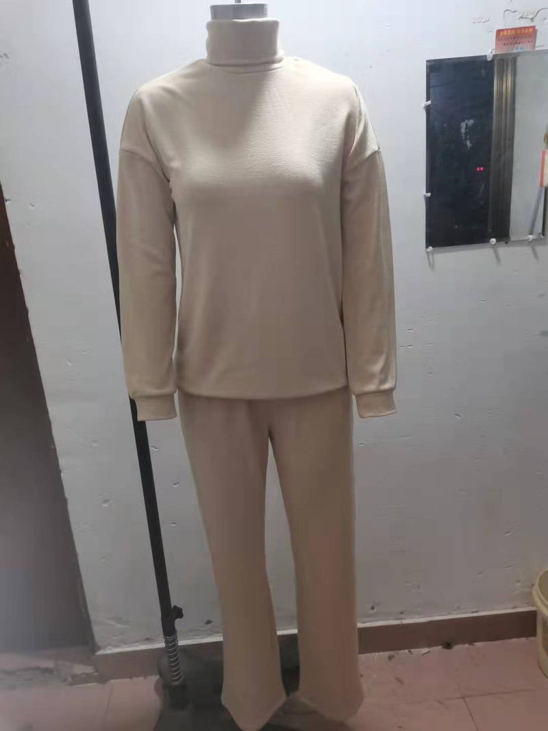 Women’s Turtleneck Sweater & Drawstring Pants